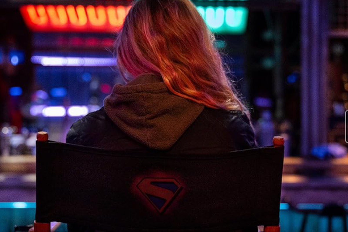 Ilustrasi jubah supergirl untuk artikel Jubah Supergirl Milly Alcock Pakai Kain Jubah Christopher Reeve