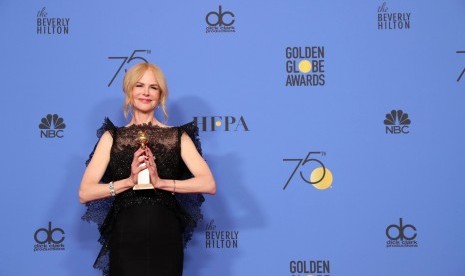 Ilustrasi pemutaran practical magic untuk artikel Sandra Bullock dan Nicole Kidman Hadir di Pemutaran Practical…